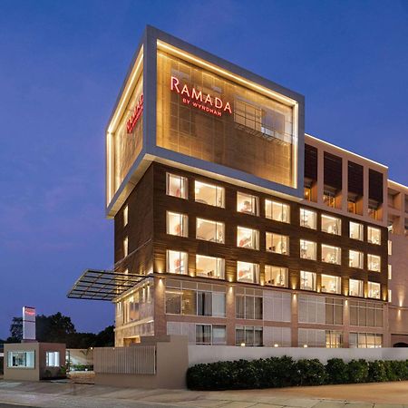 Ramada By Wyndham Gorakhpur Gorakhnath Mandir Road Hotel Kültér fotó
