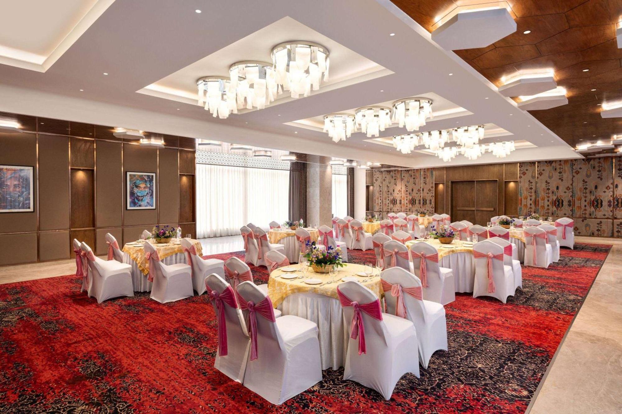 Ramada By Wyndham Gorakhpur Gorakhnath Mandir Road Hotel Kültér fotó