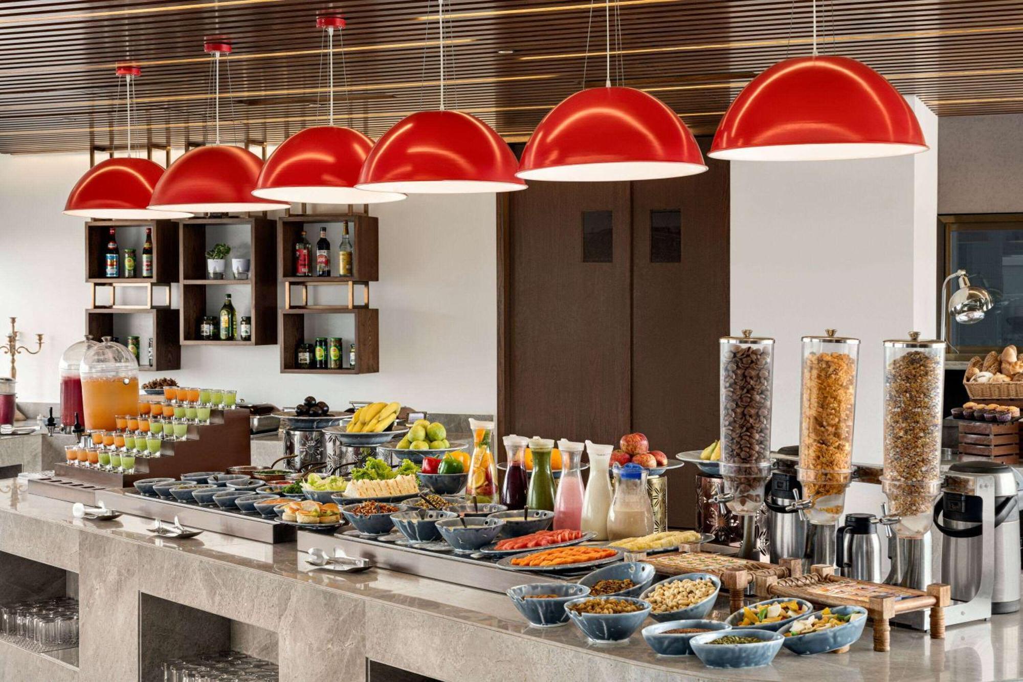 Ramada By Wyndham Gorakhpur Gorakhnath Mandir Road Hotel Kültér fotó