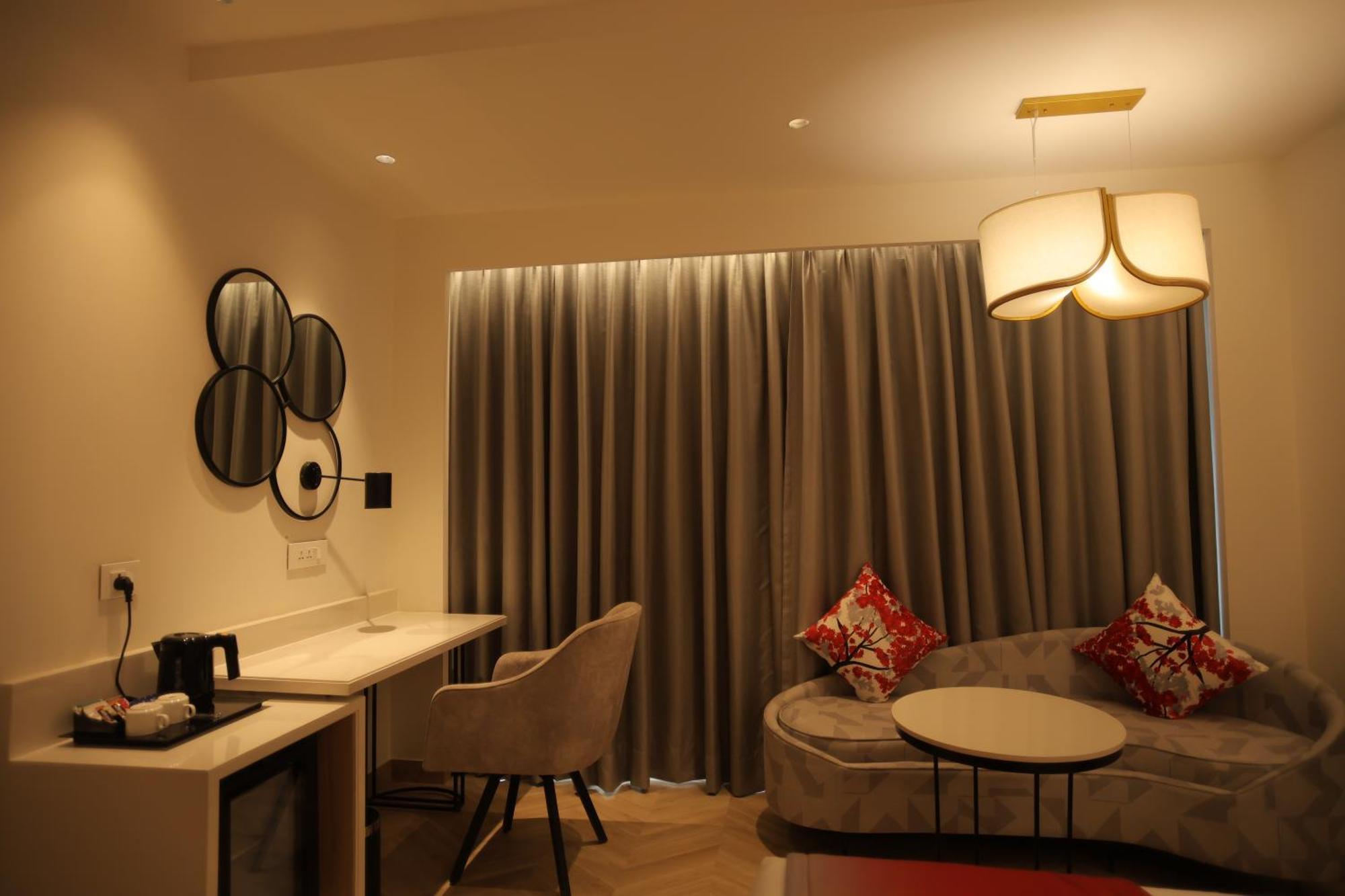 Ramada By Wyndham Gorakhpur Gorakhnath Mandir Road Hotel Kültér fotó
