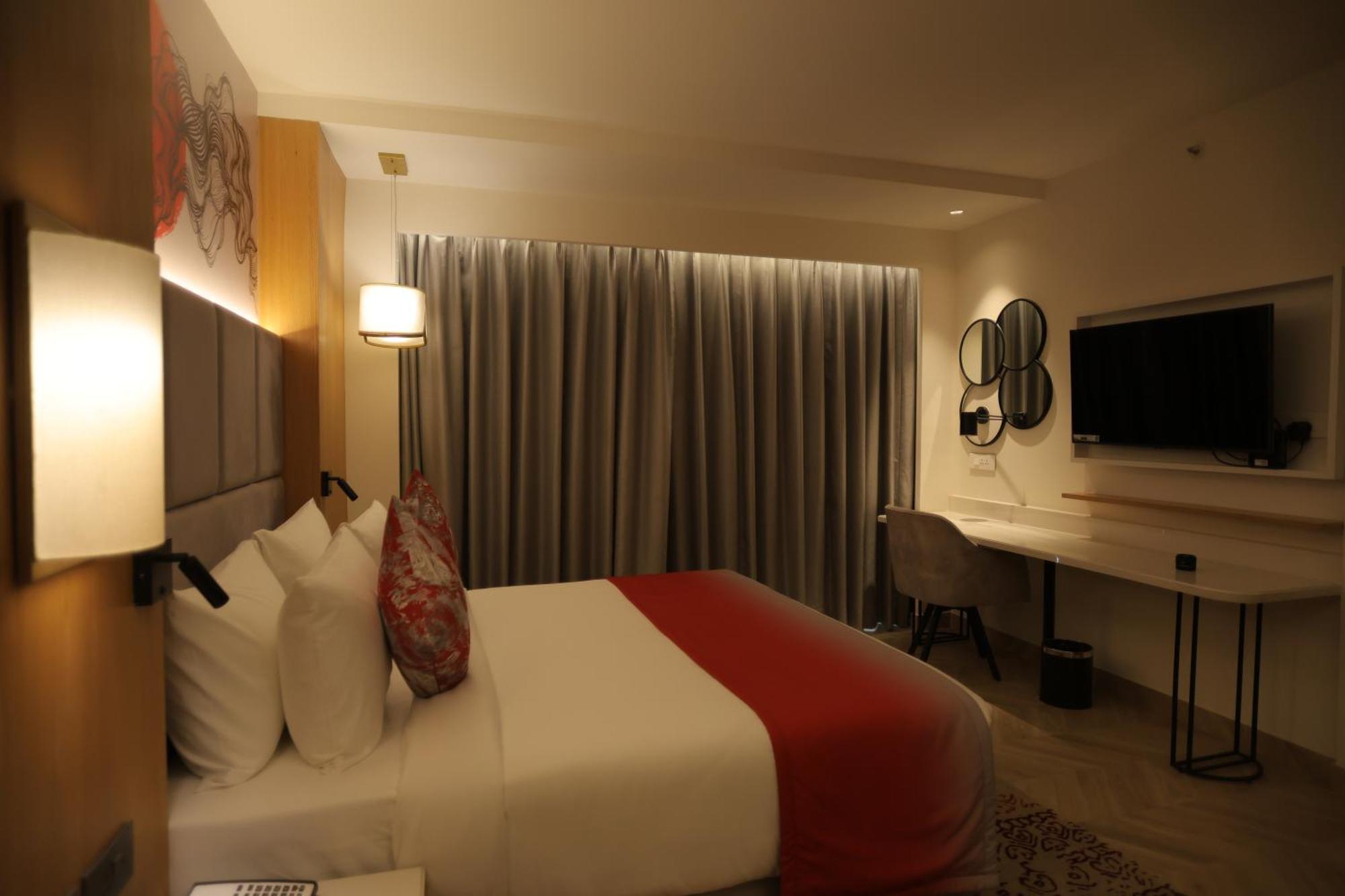 Ramada By Wyndham Gorakhpur Gorakhnath Mandir Road Hotel Kültér fotó