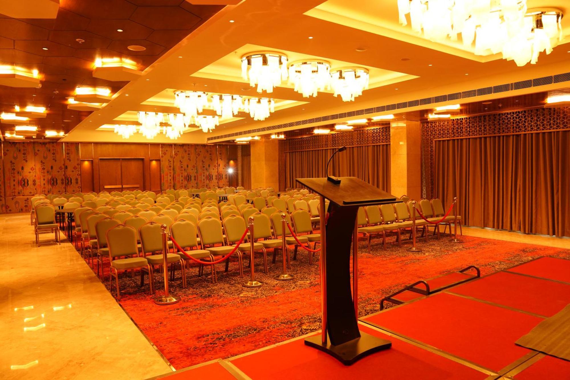 Ramada By Wyndham Gorakhpur Gorakhnath Mandir Road Hotel Kültér fotó